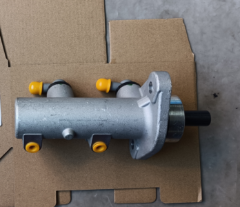 BRAKE MASTER CYLINDER 58620-5L000 - Hyundai Mighty truck parts