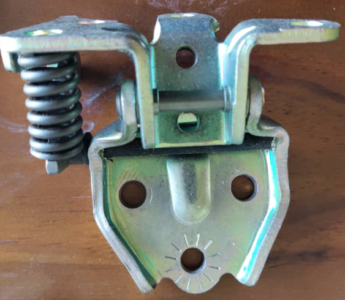 DOOR HINGE 79110-45005 - Hyundai Mighty truck parts
