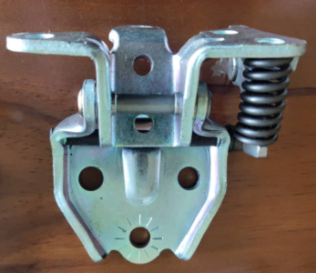 DOOR HINGE 79120-45005 - Hyundai Mighty truck parts