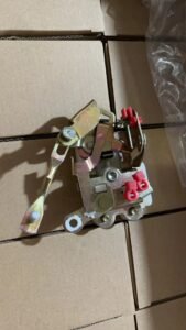 DOOR LATCH 81110-45006 - Hyundai Mighty truck parts