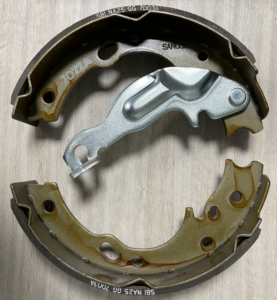 HAND BRAKE SHOE 59822-5HA00 - Hyundai Mighty truck parts