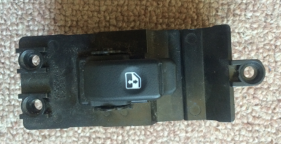 WINDOW LIFTER SWITCH 93692-5H000 - Hyundai Mighty truck parts