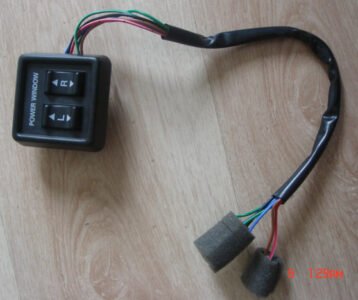 WINDOWS LIFTER SWITCH 93690-45000 - Hyundai Mighty truck parts
