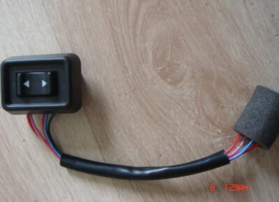 WINDOWS LIFTER SWITCH 93690-45050 - Hyundai Mighty truck parts